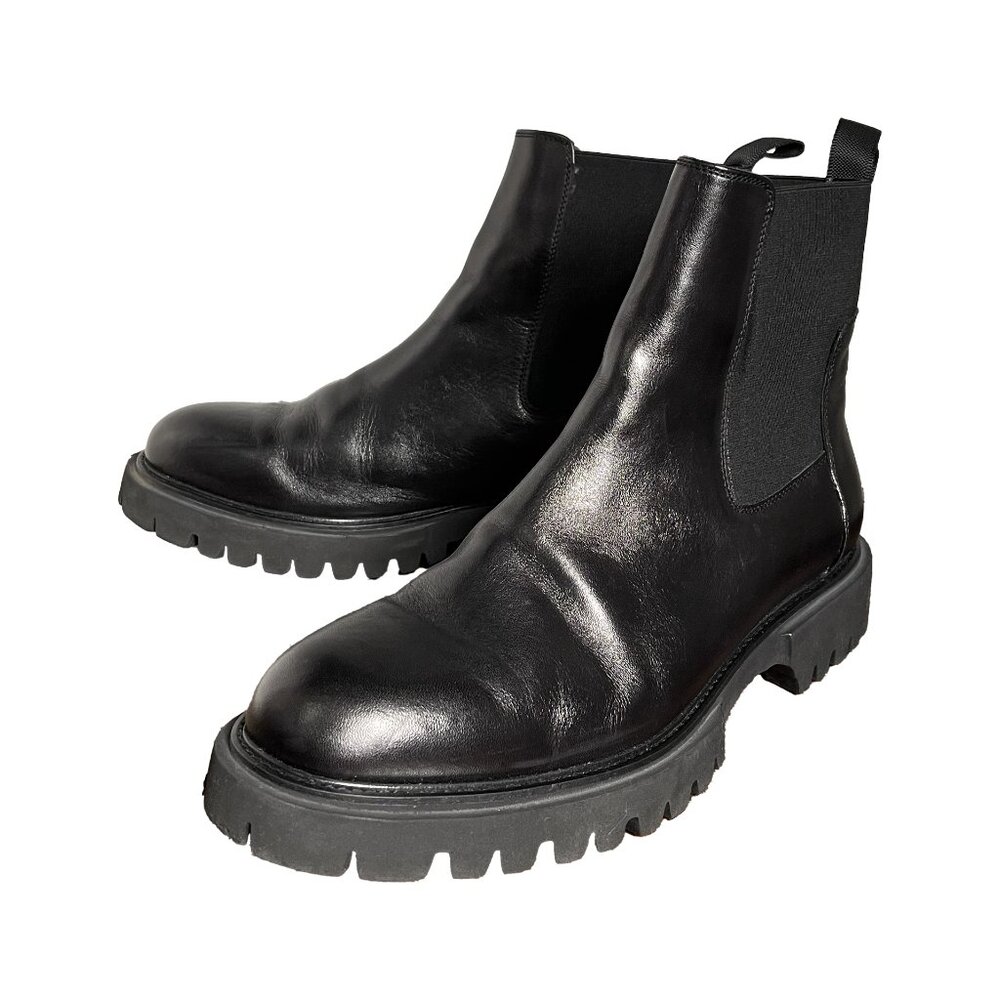 Steve Madden Black Chelsea Boots with Rugged Sole